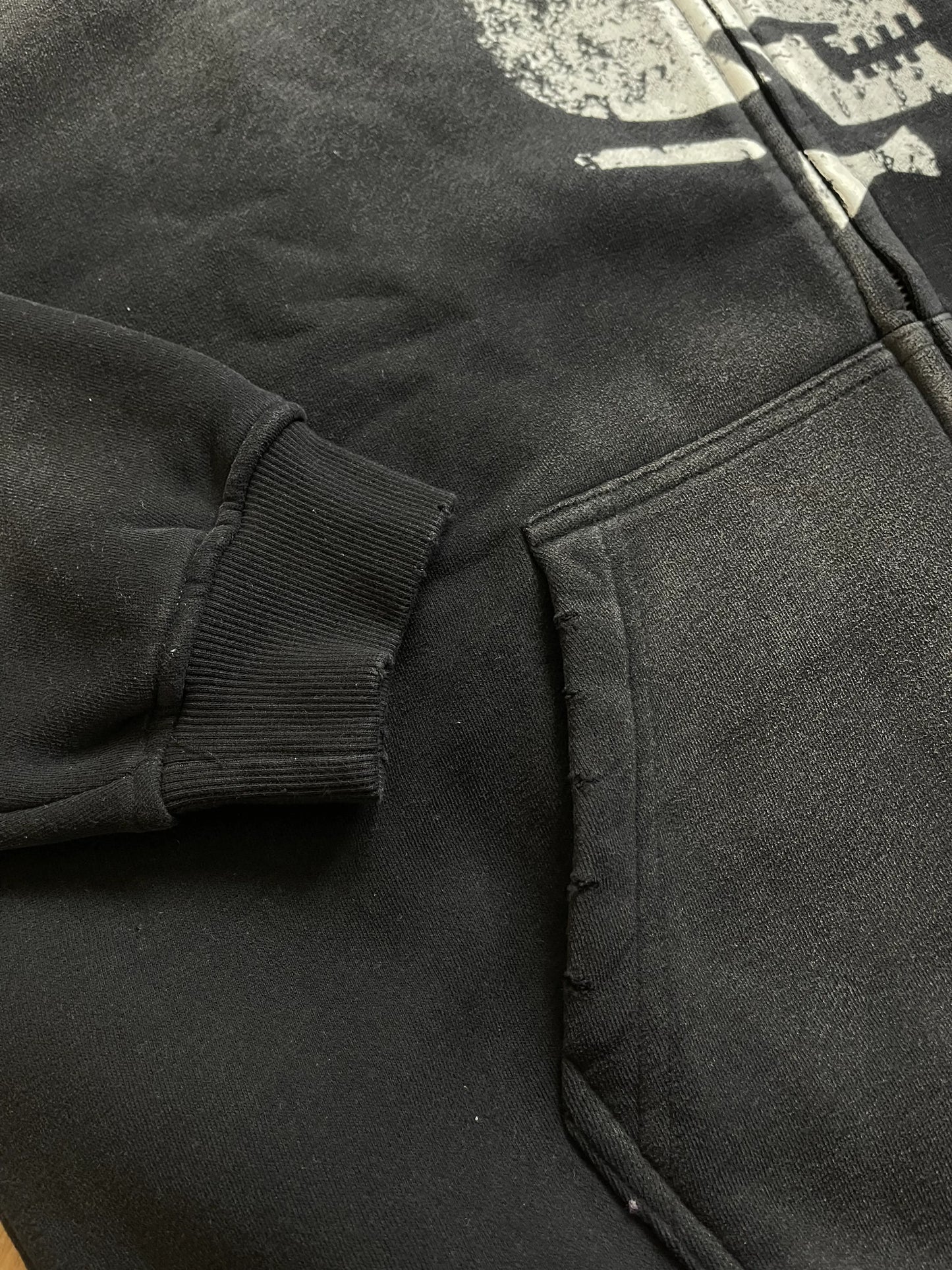 "PLAYDEAD" ZIP UP